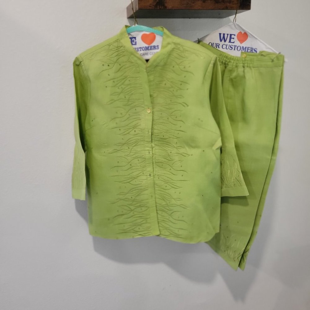 Plus Size 2-piece Lime colored Linen suit by La Rea